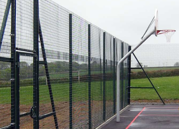 Imagen para los medios: Cierre perimetral pistas polideportivas