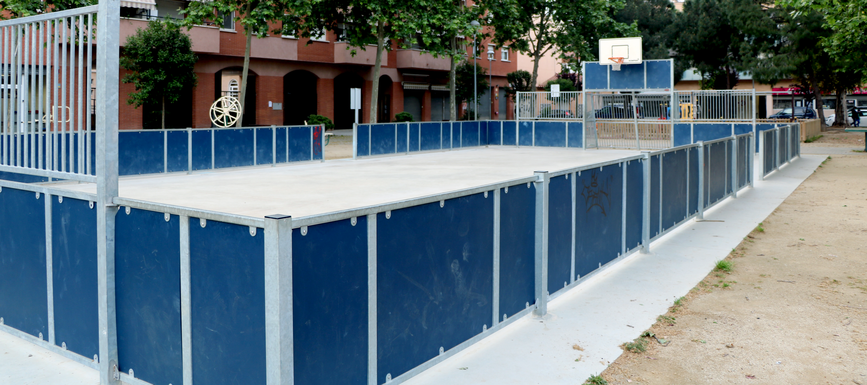 Imatge pels mitjans: Tancament  de la pista esportiva d’Anne Frank