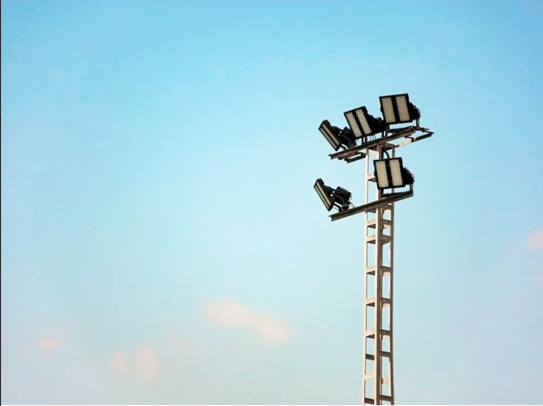 Imatge pels mitjans: Compra de llums led per al camp de futbol