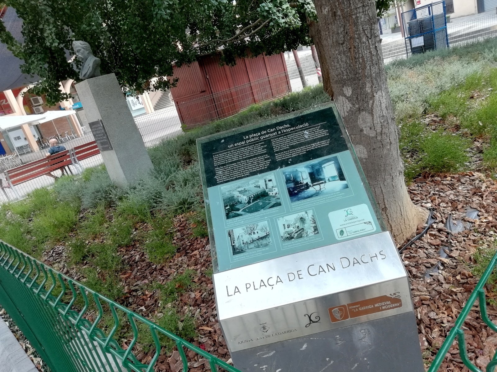 Imatge pels mitjans: Plafons amb informació històrica